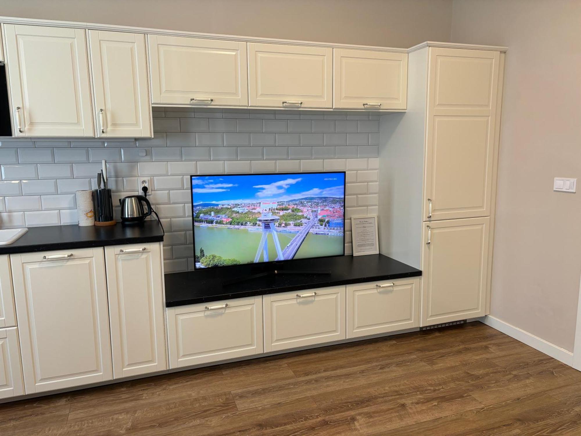 Apartment New 3 - Self Check In, Parking Possible, Weekend Free Parking