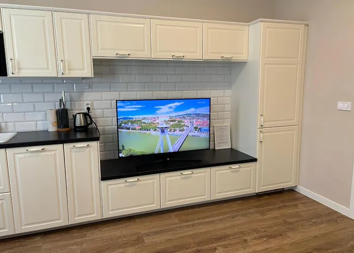 New Studio 3 - Self Check In, Parking Possible, Weekend Free Parking